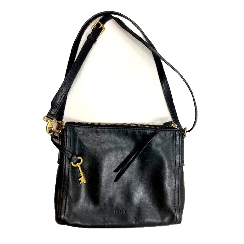 Fossil Emma EW Crossbody Bag Genuine Leather Black w/Gold Keychain pre-owned‎
